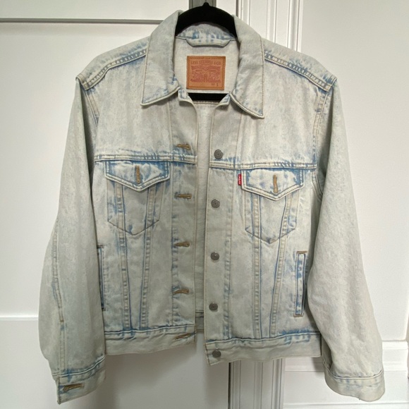 Levi’s Washed Jean Jacekt - Picture 1 of 4